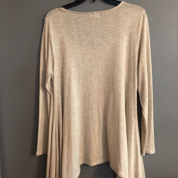 Long sleeve top✨ - Picture 3 of 4